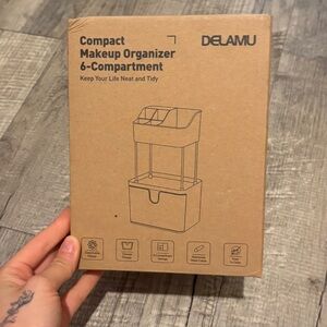 Delamu Compact Makeup Organizer
